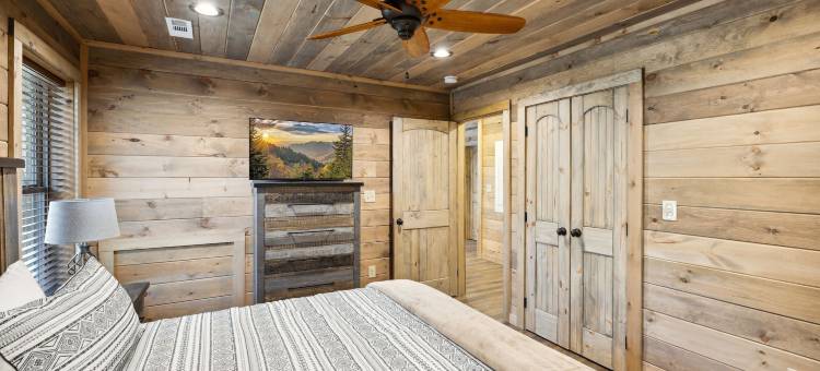 山坡藏身处3卧室小木屋由RedAwning提供(Hillside Hideaway 3 Bedroom Cabin by RedAwning)图片