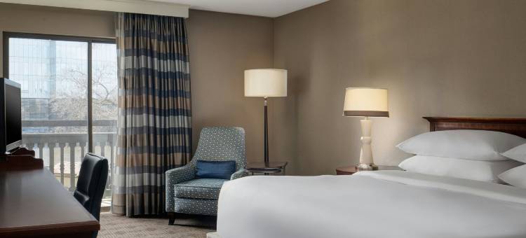 圣路易斯喜来登韦斯特波特木屋酒店(Sheraton Westport Chalet Hotel St. Louis)图片