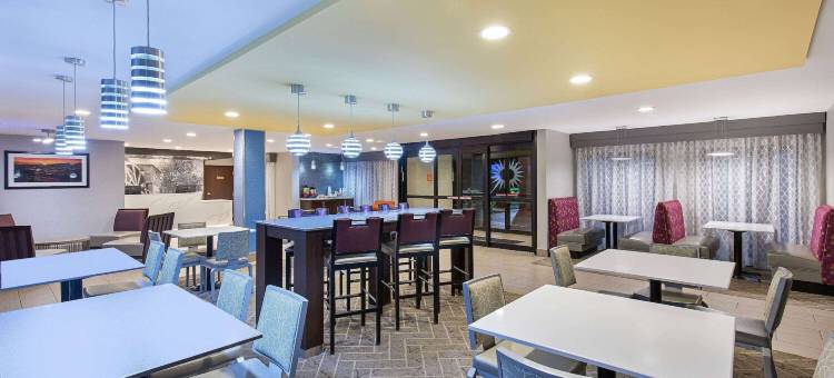 鸽子谷多莉伍德拉昆塔温德姆酒店(La Quinta Inn & Suites by Wyndham Pigeon Forge-Dollywood)图片