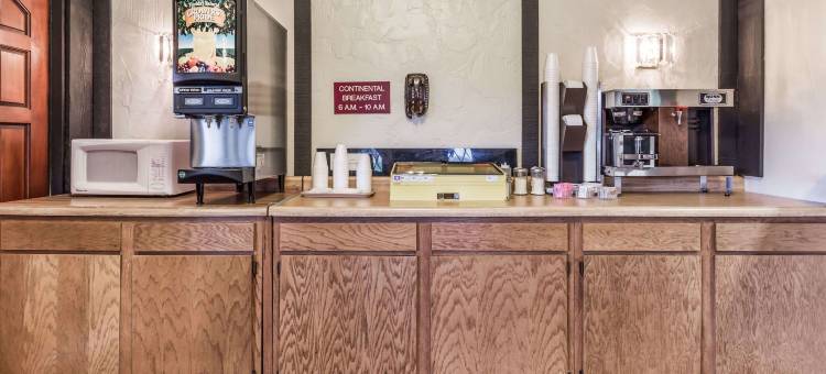 拉辛骑士酒店(Knights Inn Racine)图片