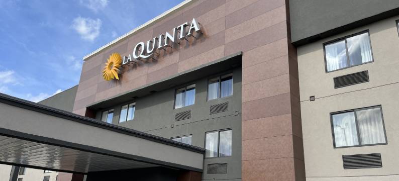 纳什维尔机场拉昆塔温德姆套房酒店(La Quinta Inn & Suites by Wyndham Nashville Airport)图片