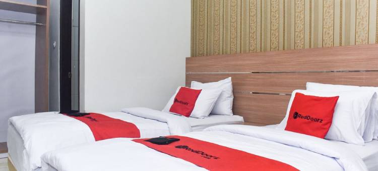 红多兹Plus酒店-近玛琅镇广场(RedDoorz Plus Near Malang Town Square)图片