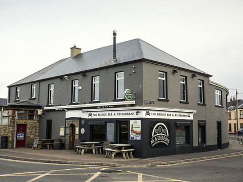 马登斯桥酒吧旅馆