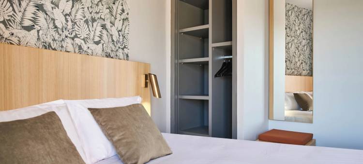 原创精品店，拉瑞沃特酒店，皮伊吉约姆(Originals Boutique, Hôtel Larivaut, Puy-Guillaume)图片