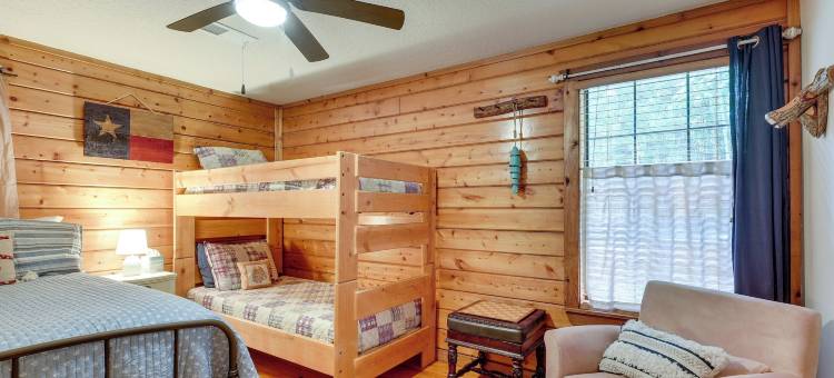 'cape Royale'豪华的利文斯顿小屋，带热水浴缸！('Cape Royale' Luxury Livingston Cabin w/ Hot Tub!)图片