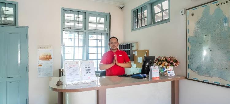 万隆市布瓦巴图红多兹@彭多克库尔尼亚酒店(RedDoorz @ Hotel pondok Kurnia near Buah Batu Bandung)图片