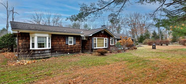 Cozy Fireplace and Lush Garden Oasis - Funky Eclectic Retreat图片