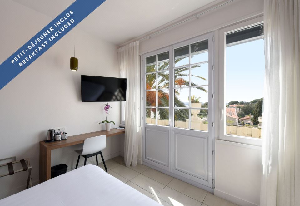 Hôtel les Voiles Hotel Overview