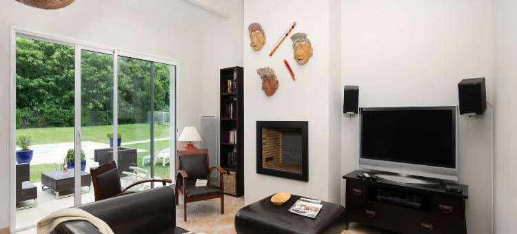 Spacious villa with private swimming pool图片