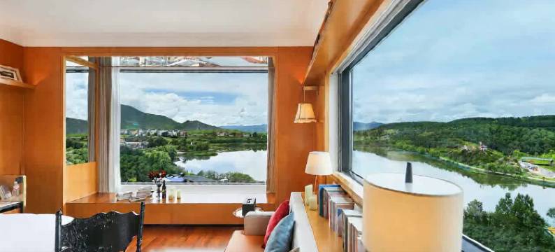 松赞林里雪山湖泊景观酒店(香格里拉松赞林寺景区内店)图片