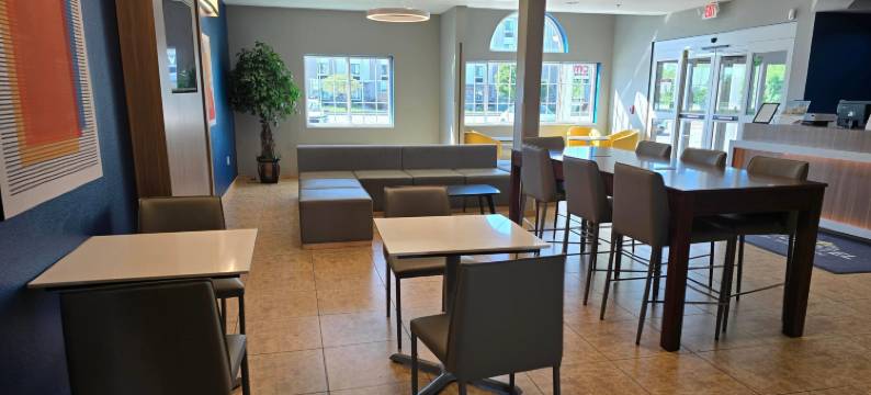 康瑟尔布拉夫斯麦客达套房酒店(Microtel Inn & Suites by Wyndham Council Bluffs/Omaha)图片