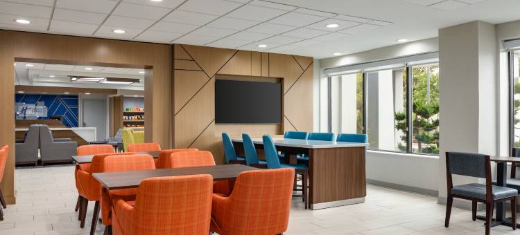 Holiday Inn Express 亚特兰大肯纳瑟(Holiday Inn Express ATLANTA-KENNESAW by IHG)图片