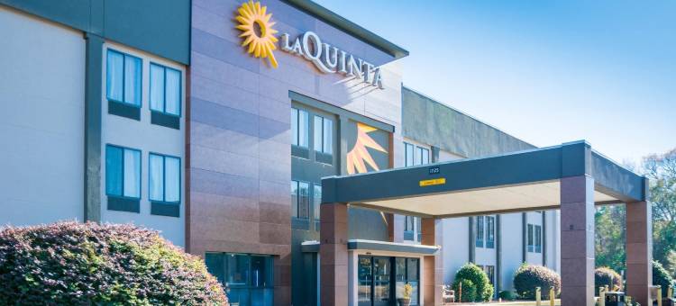 费耶特维尔 I-95 拉昆塔温德姆套房酒店(La Quinta Inn & Suites by Wyndham Fayetteville I-95)图片