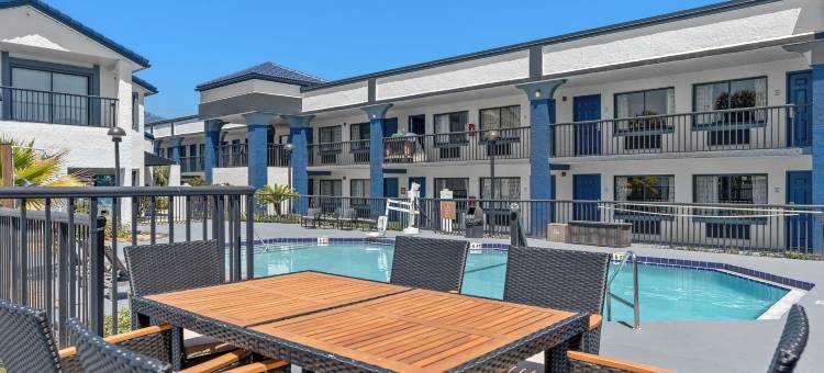 奥兰多东呗盟酒店(Baymont by Wyndham Orlando East)图片