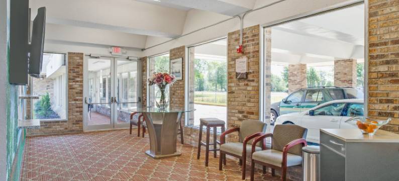 OYO马斯基根莫娜湖酒店(OYO Hotel Mona Lake Muskegon)图片