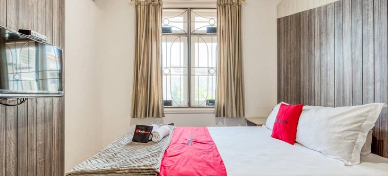 红多兹酒店-近泗水UNTAG(RedDoorz Near Untag Surabaya)图片