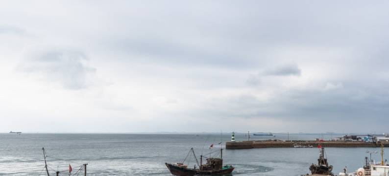 望海观景栈桥火车站海景公寓(四川路1号分店)图片