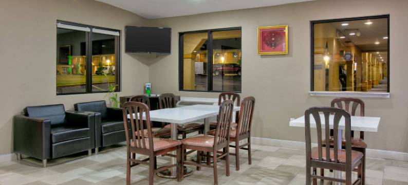 帕勒斯坦温德姆速 8 酒店(Super 8 by Wyndham Palestine TX)图片