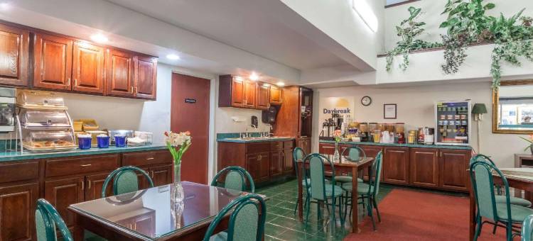 斯旺顿/托莱多机场美吟温德姆套房酒店(Baymont Inn & Suites by Wyndham Swanton/Toledo Airport)图片