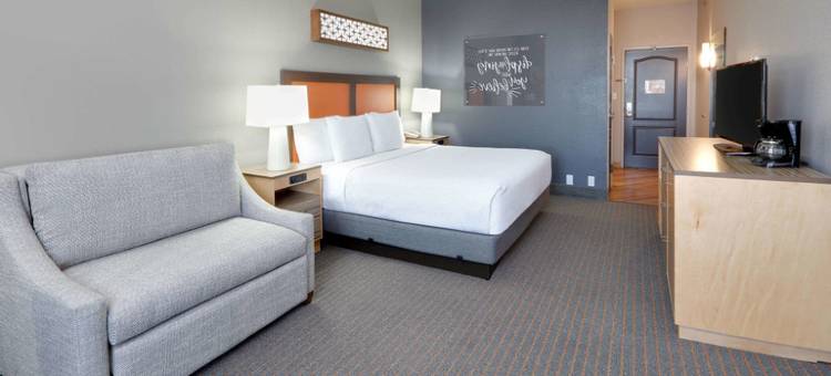 达拉斯乐福费尔德拉昆塔温德姆套房酒店(La Quinta Inn & Suites by Wyndham Dallas Love Field)图片