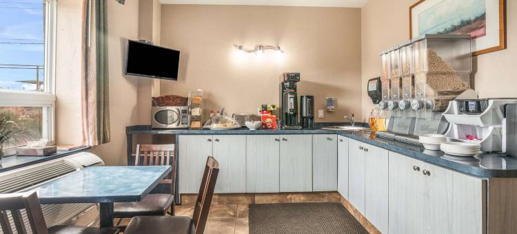 奥里利亚骑士酒店(Knights Inn Orillia)图片