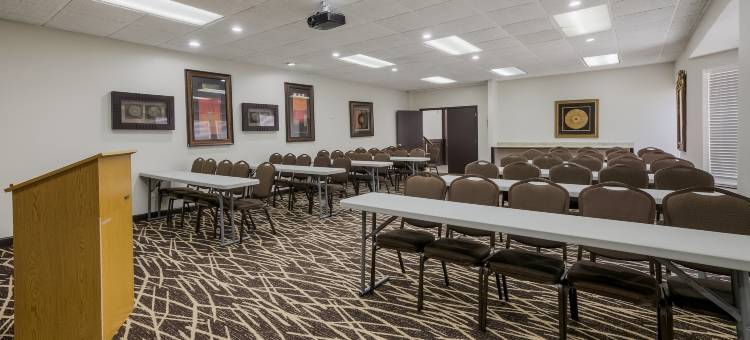 诺克斯维尔西锡达布拉夫红顶 PLUS+套房酒店(Red Roof Plus+ & Suites Knoxville West - Cedar Bluff)图片