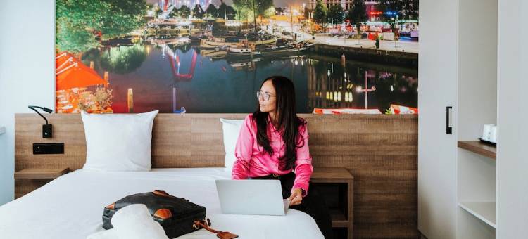 鹿特丹瞬息移动酒店(Rotterdam Teleport Hotel)图片