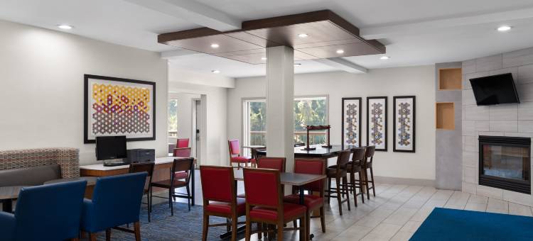 Holiday Inn Express 布拉格堡(Holiday Inn Express FORT BRAGG by IHG)图片