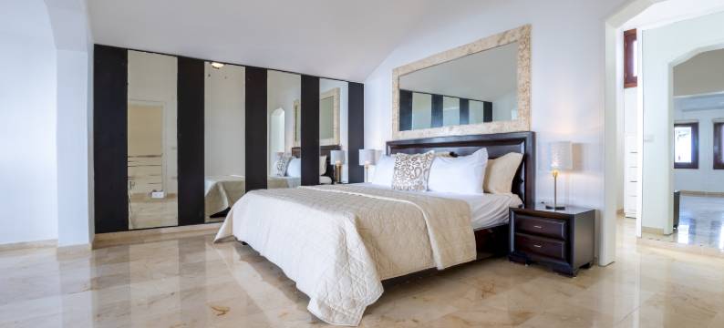 Beachfront 8Br Villa with Pool & Maid *Los Corales图片