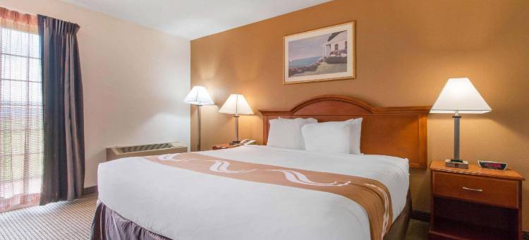 新月市红木海岸品质套房酒店(Quality Inn & Suites Crescent City Redwood Coast)图片