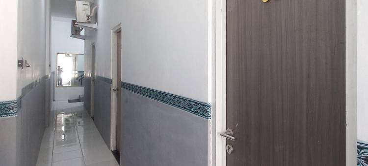 红门酒店@德卢克斯酒店-近普拉巴亚布努拉西车站(RedDoorz at Deluxe Hotel Near Terminal Purabaya Bungurasih)图片