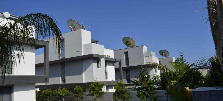 "高科技风格的海之花别墅"(Fleur de Mer Villa in Hi-Tech Style)图片