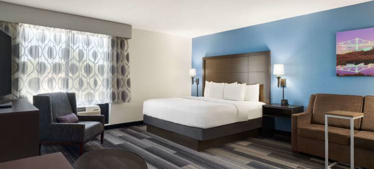 斯普林菲尔德机场广场拉昆塔温德姆套房酒店(La Quinta Inn & Suites by Wyndham Springfield Airport Plaza)图片