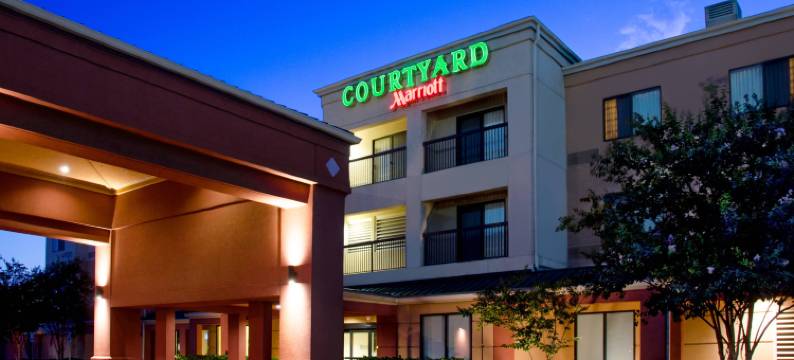 布赖恩克利奇站万怡酒店(Courtyard Bryan College Station)图片