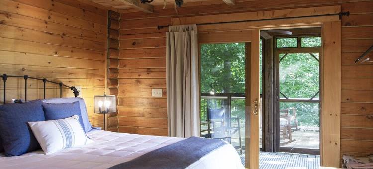呢喃瀑布小屋 - 距主街数分钟，热水浴缸、景观，占地15英亩(Whispering Falls Cabin - hot tub, views, 15 acres, minutes from Main St.)图片