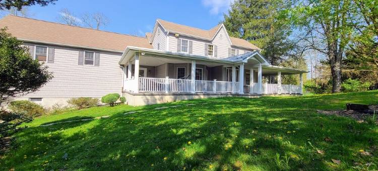 Spacious Family Retreat on 7.5 Private Acres Sleeps 10+ Pool/Hot Tub/Sauna/GR图片
