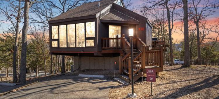 Indoor Pool and Scenic Lake Views - Stunning Treetop Retreat图片