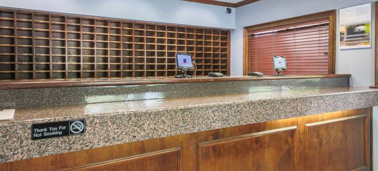 北卡罗莱纳格林斯伯勒 6 号开放式公寓酒店 - I-40(Studio 6 Greensboro, NC - I-40)图片