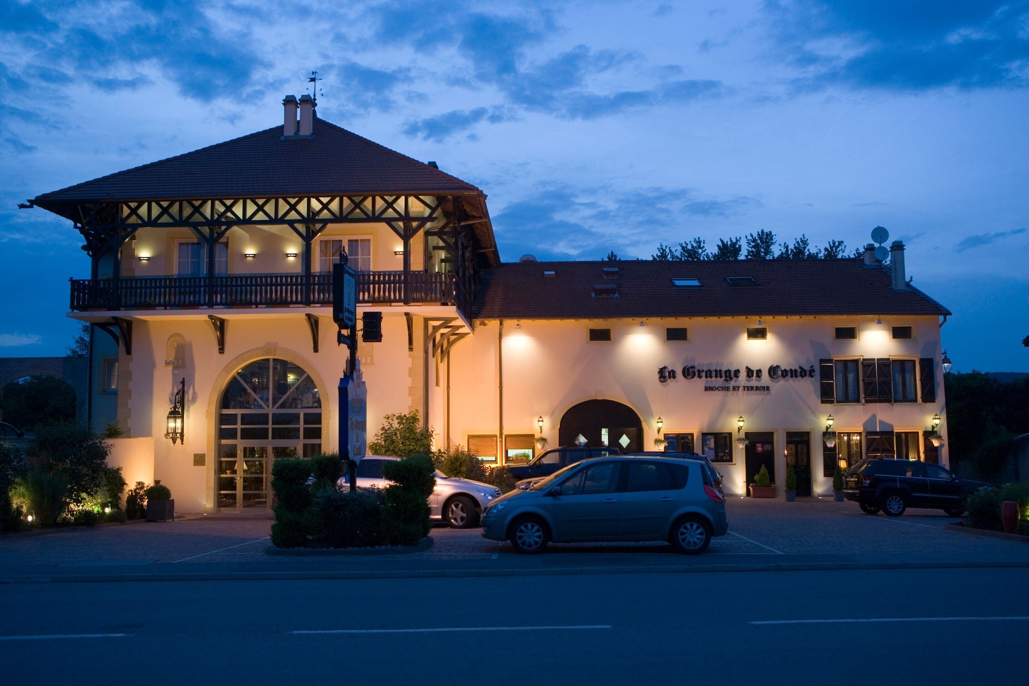Demeures & Châteaux Domaine de la Grange de Condé Over view