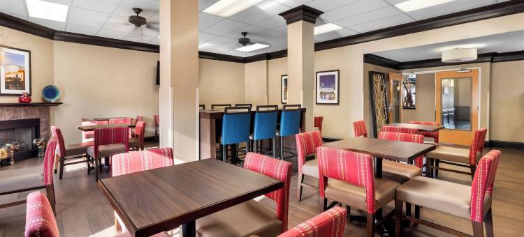 河闸商场舒适套房酒店(Comfort Suites at Rivergate Mall)图片