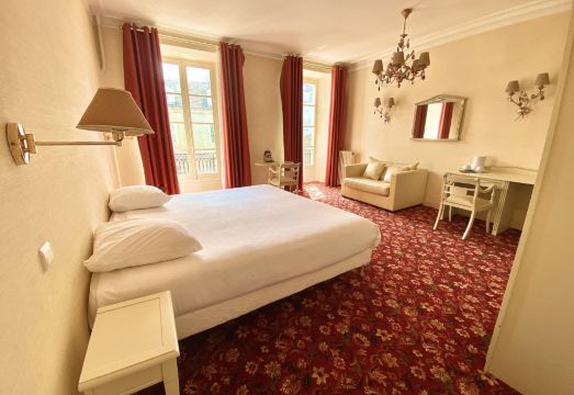 Hôtel le Roncevaux Hotel Overview