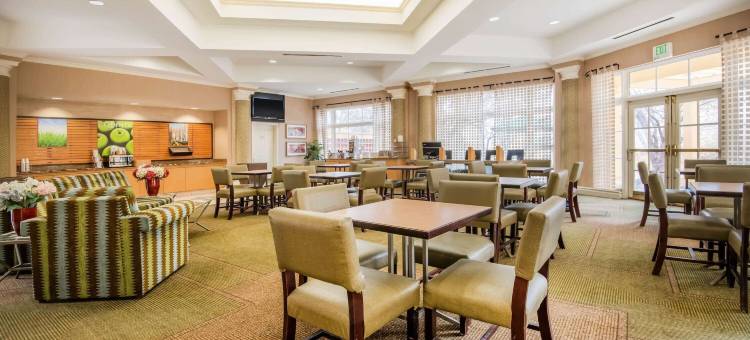 科罗拉多斯普林斯南机场拉昆塔温德姆套房酒店(La Quinta Inn & Suites by Wyndham Colorado Springs South AP)图片