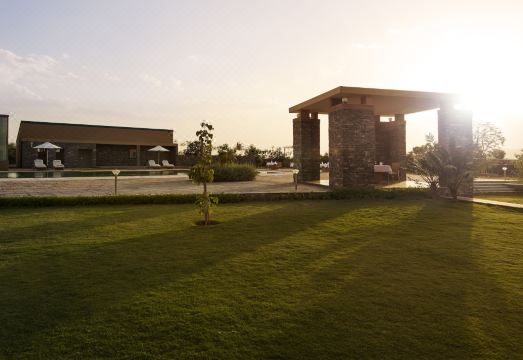 Dera Masuda Luxury Resort Hotel Overview