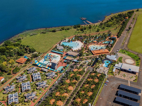 大湖度假村和水上公园