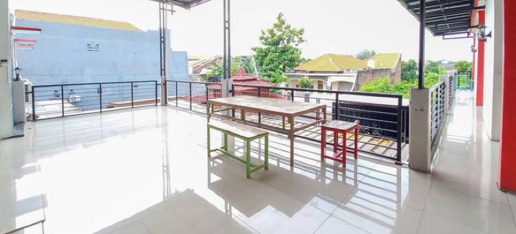 Super OYO 3702 Homestay Bougenville Syariah图片