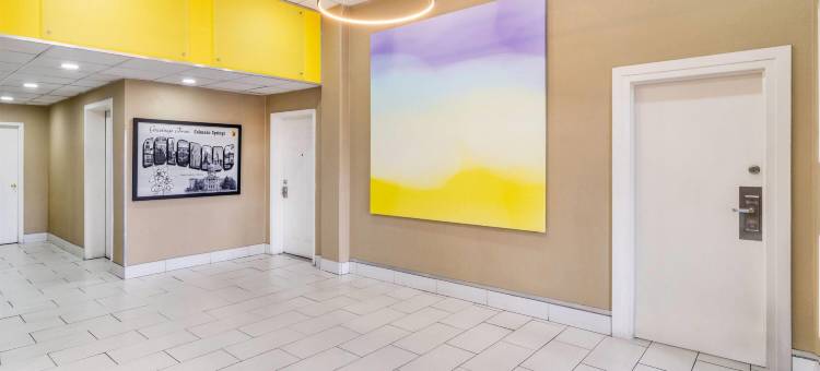 科罗拉多斯普林斯-众神花园温德姆速8酒店(Super 8 by Wyndham Colo. Sprs. Garden of the Gods)图片