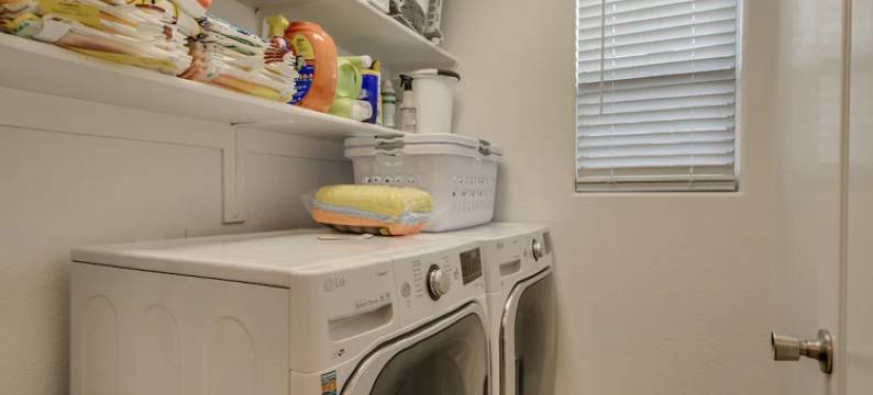 大型5卧室度假屋，配有游泳池，热水浴缸，游戏室！(Massive 5 Bdrm Getaway WPool, Hot Tub, Game Room)图片