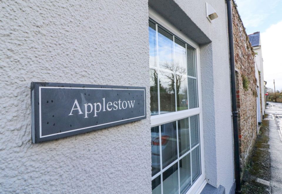 Applestow Hotel Overview