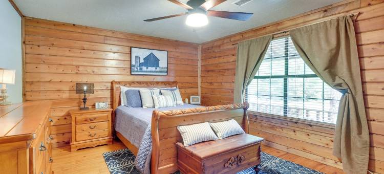 'cape Royale'豪华的利文斯顿小屋，带热水浴缸！('Cape Royale' Luxury Livingston Cabin w/ Hot Tub!)图片