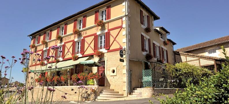 普瓦图中心酒店(Logis Auberge le Centre Poitou)图片